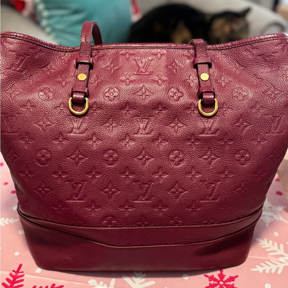 Louis Vuitton Tote - Picture 2 of 12